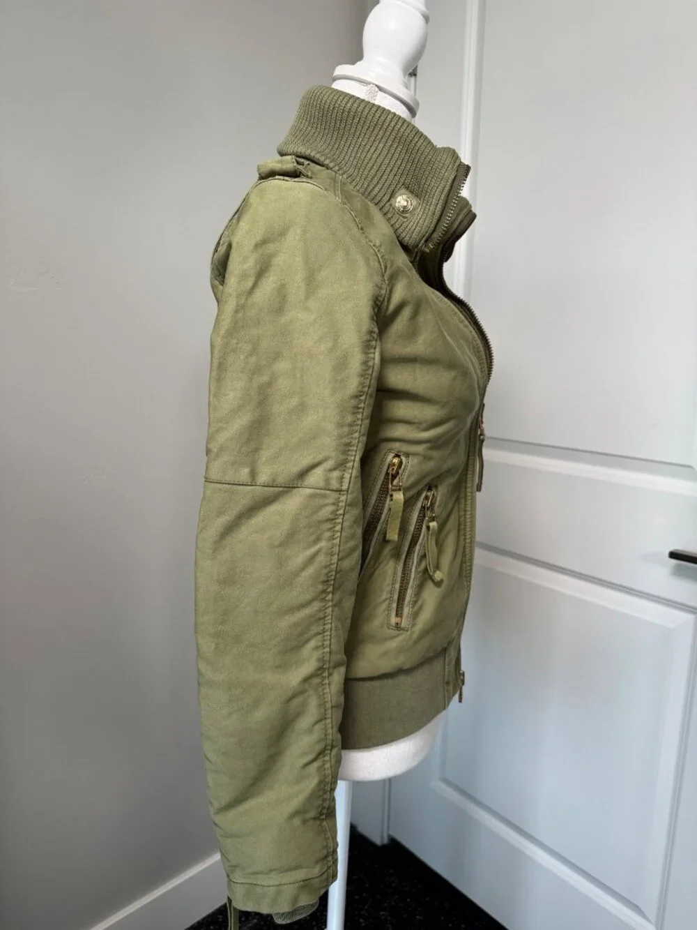 True Religion Military Green Bomber Funnel Knit Jacket Womens XS Stylish Casual - Picture 15 of 16